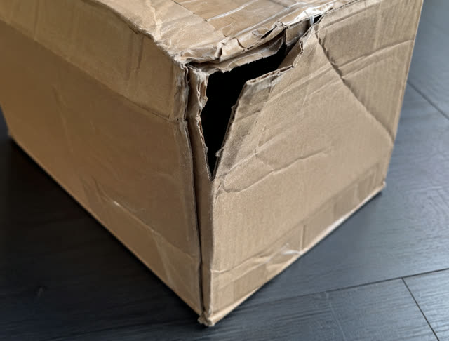 Photo from the customer: the delivered box, crushed and split open